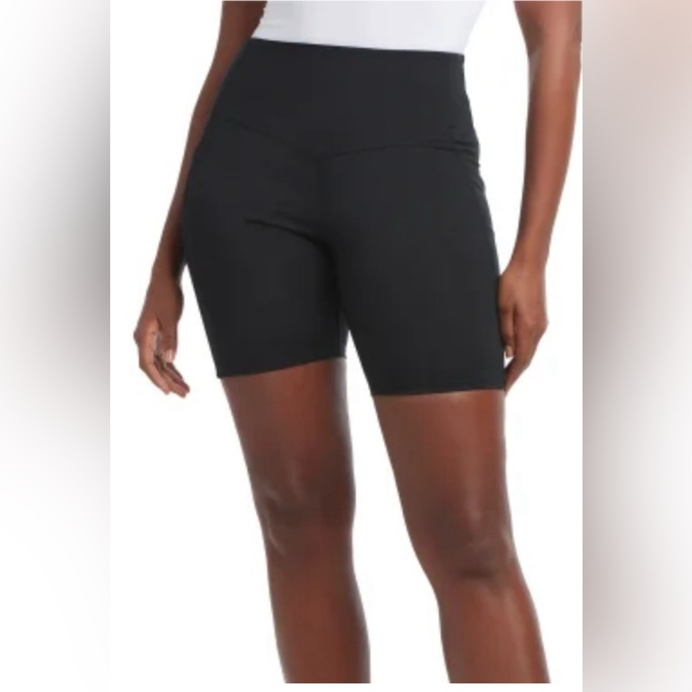 NWT Danskin High Waist Biker Shorts 🖤✨ Black